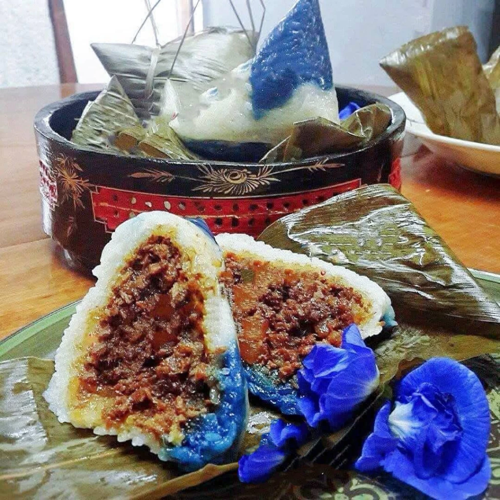马六甲娘惹肉粽 Melaka Nyonya Blue Flower Rice Dumplings (5pcs/set)A 娘惹肉粽 Nyonya Pork - Image 2